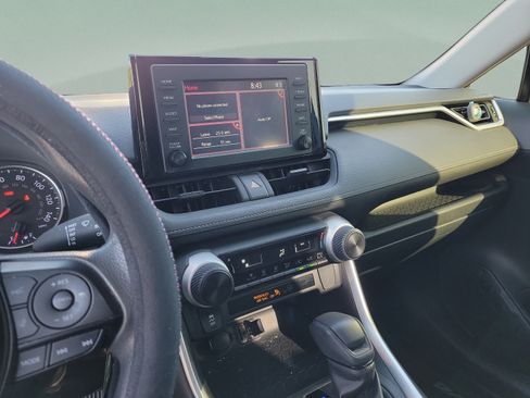 Used 2019 Toyota RAV4 LE FWD image 21