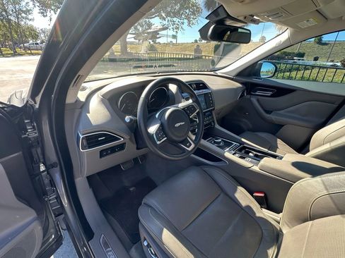 Used 2018 Jaguar F-PACE R-Sport image 37