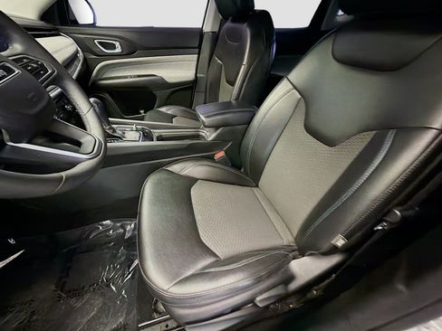 Used 2022 Jeep Compass Latitude w/ Sun and Sound Group AWD/4WD image 11