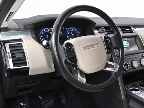 Used 2020 Land Rover Discovery Landmark AWD/4WD image 11