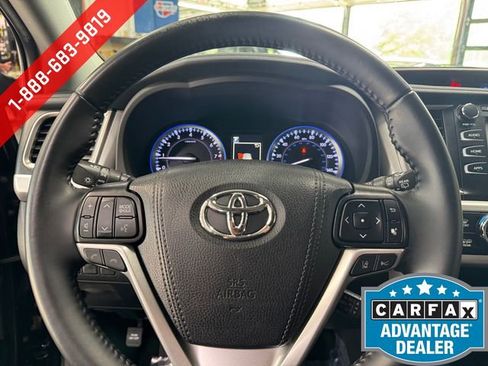 Used 2019 Toyota Highlander XLE w/ Carpet Mat Package (TMS) AWD/4WD image 20