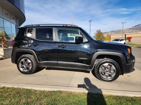 Used 2016 Jeep Renegade Latitude image 4