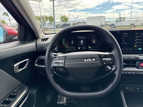 Used 2025 Kia K4 LXS image 21