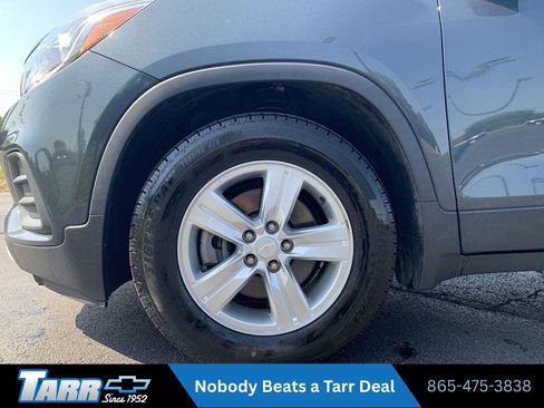 Used 2021 Chevrolet Trax LT w/ LT Convenience Package FWD image 18