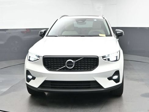 Used 2026 Volvo XC40 B5 Plus AWD/4WD image 3