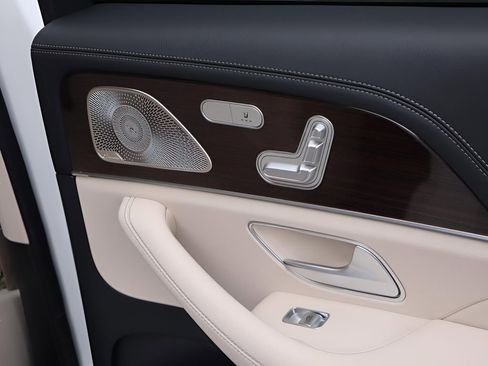 New 2026 Mercedes-Benz GLS 450 4MATIC image 17
