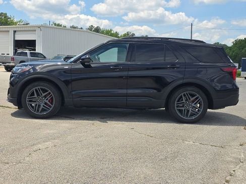 Used 2025 Ford Explorer ST-Line w/ Premium Package RWD image 2
