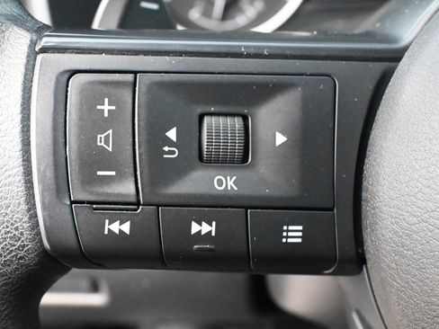 Used 2024 Nissan Rogue S AWD/4WD image 13