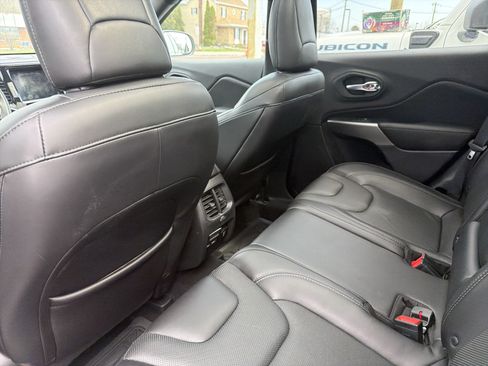 Used 2019 Jeep Cherokee High Altitude AWD/4WD image 12