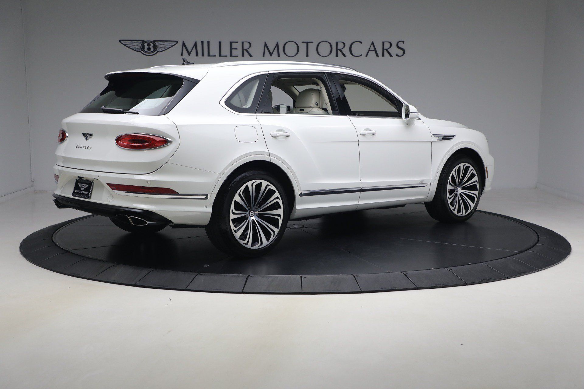 Certified 2022 Bentley Bentayga AWD/4WD image 8