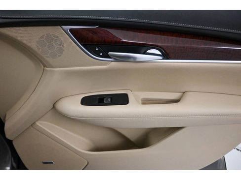 Used 2018 Cadillac XT5 Luxury w/ Driver Awareness Package image 17