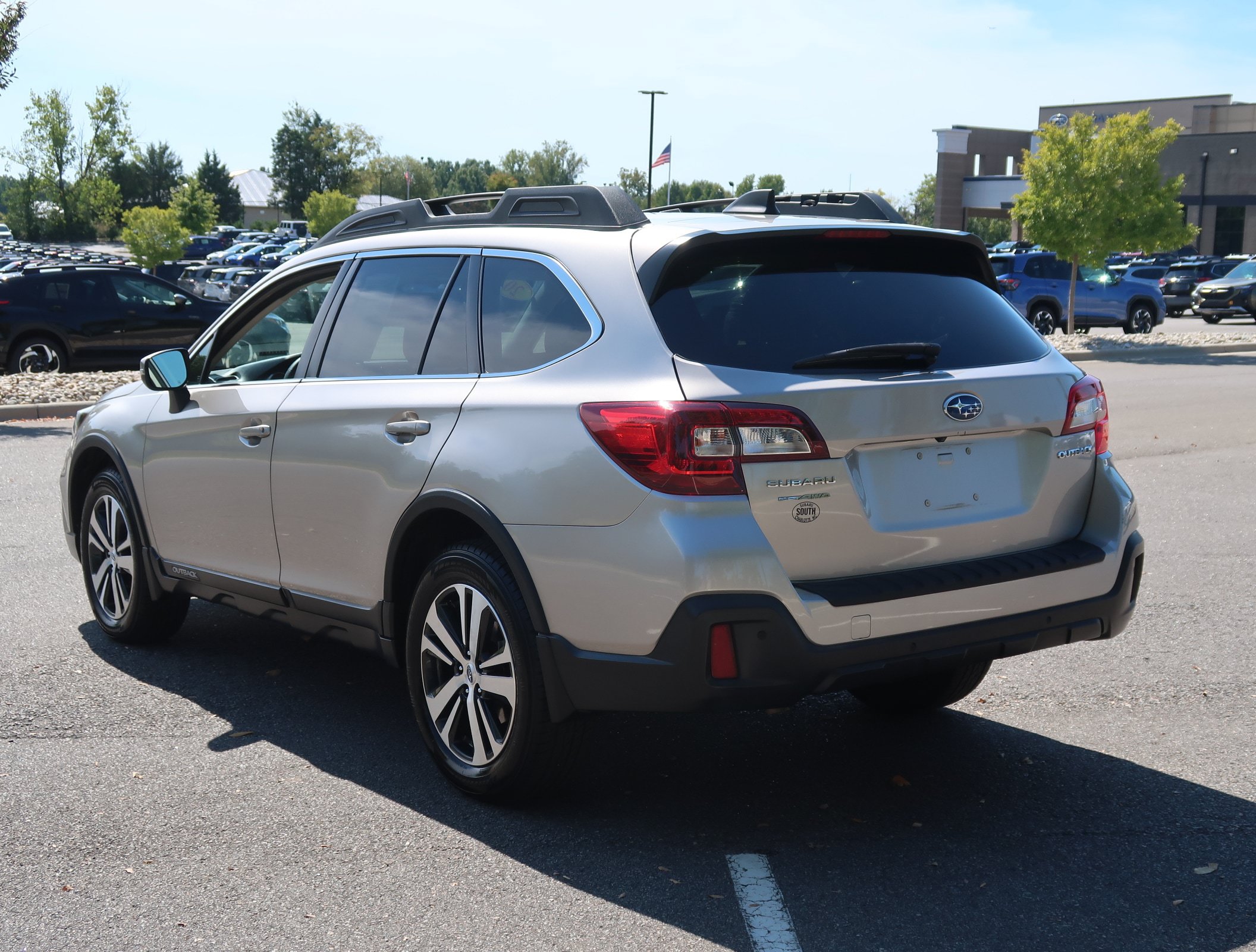 Used 2018 Subaru Outback 2.5i Limited AWD/4WD image 6