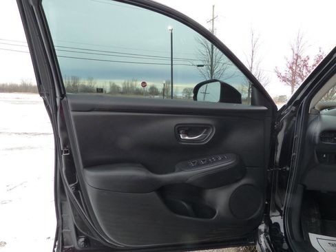 Used 2025 Honda HR-V LX image 17