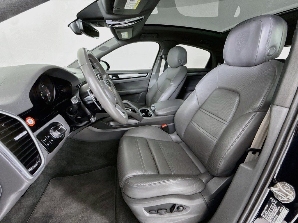 Certified 2023 Porsche Cayenne Platinum Edition AWD/4WD image 5