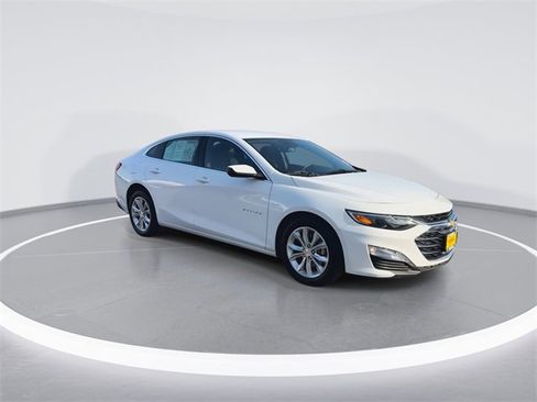Used 2025 Chevrolet Malibu LT image 2