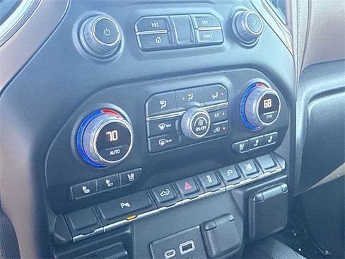 Used 2022 Chevrolet Silverado 1500 High Country image 18