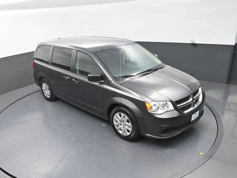 Used 2018 Dodge Grand Caravan SE w/ UConnect Hands-Free Group FWD image 14