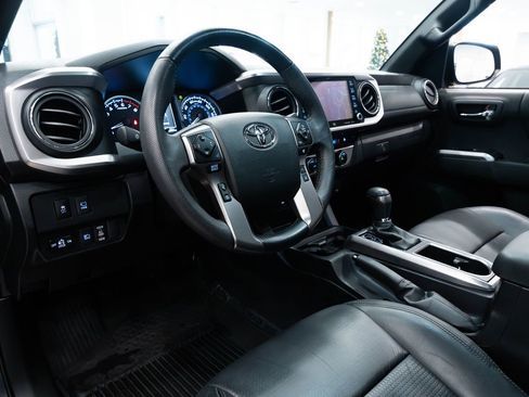 Used 2023 Toyota Tacoma Limited image 20