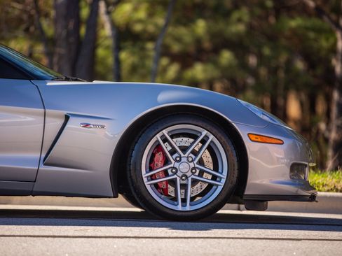 Used 2006 Chevrolet Corvette Z06 w/ Preferred Equipment Group image 8