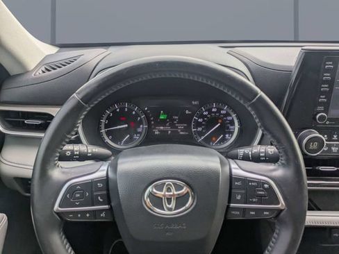 Used 2020 Toyota Highlander XLE FWD image 30