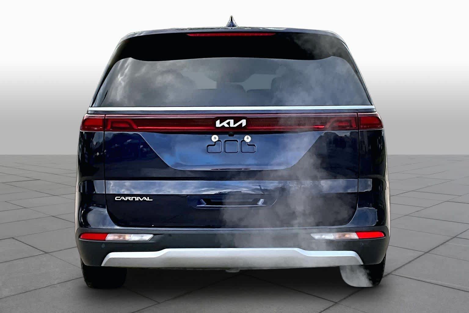 Used 2024 Kia Carnival LX FWD image 5