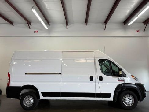 Used 2021 RAM ProMaster 2500 FWD image 2