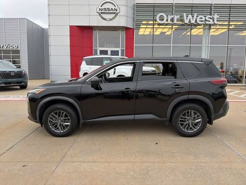 Used 2021 Nissan Rogue S FWD image 2