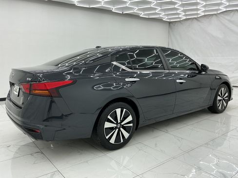 Used 2022 Nissan Altima 2.5 SV FWD image 11
