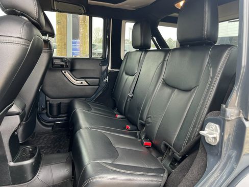 Used 2018 Jeep Wrangler Unlimited Sahara image 20