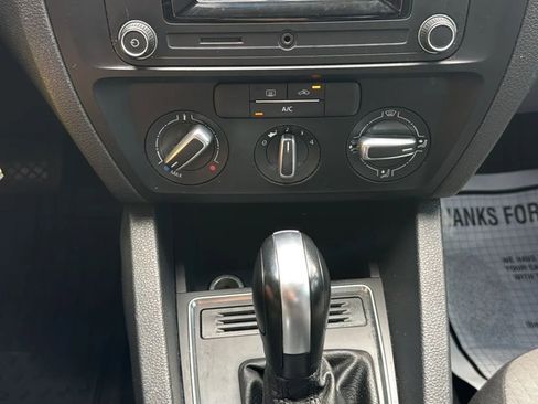 Used 2017 Volkswagen Jetta S image 49