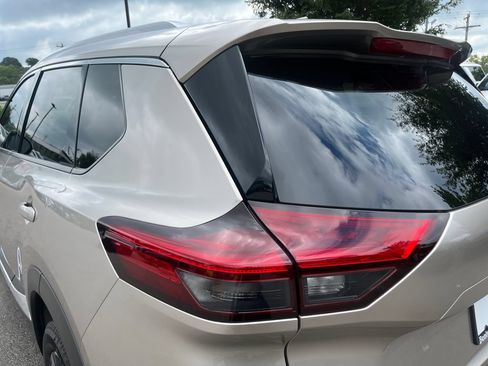 Certified 2023 Nissan Rogue SL AWD/4WD image 38