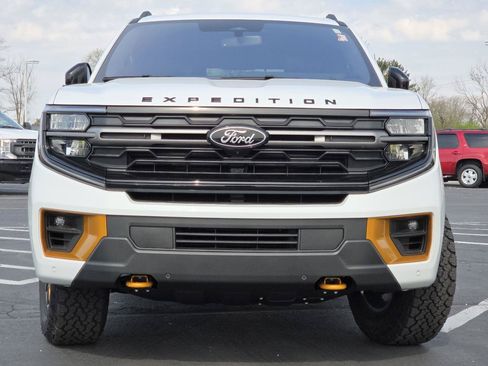 Used 2025 Ford Expedition Tremor AWD/4WD image 15