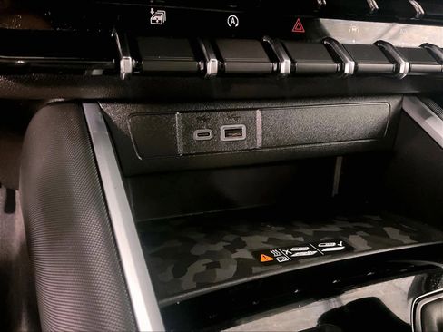 Used 2024 Chevrolet Colorado Z71 w/ Z71 Convenience Package 2 image 26