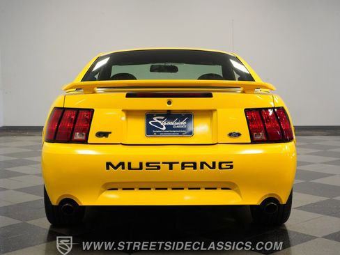 Used 2004 Ford Mustang GT RWD image 11