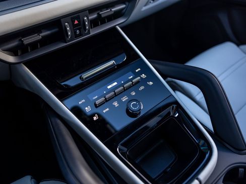 New 2025 Porsche Cayenne Coupe image 34