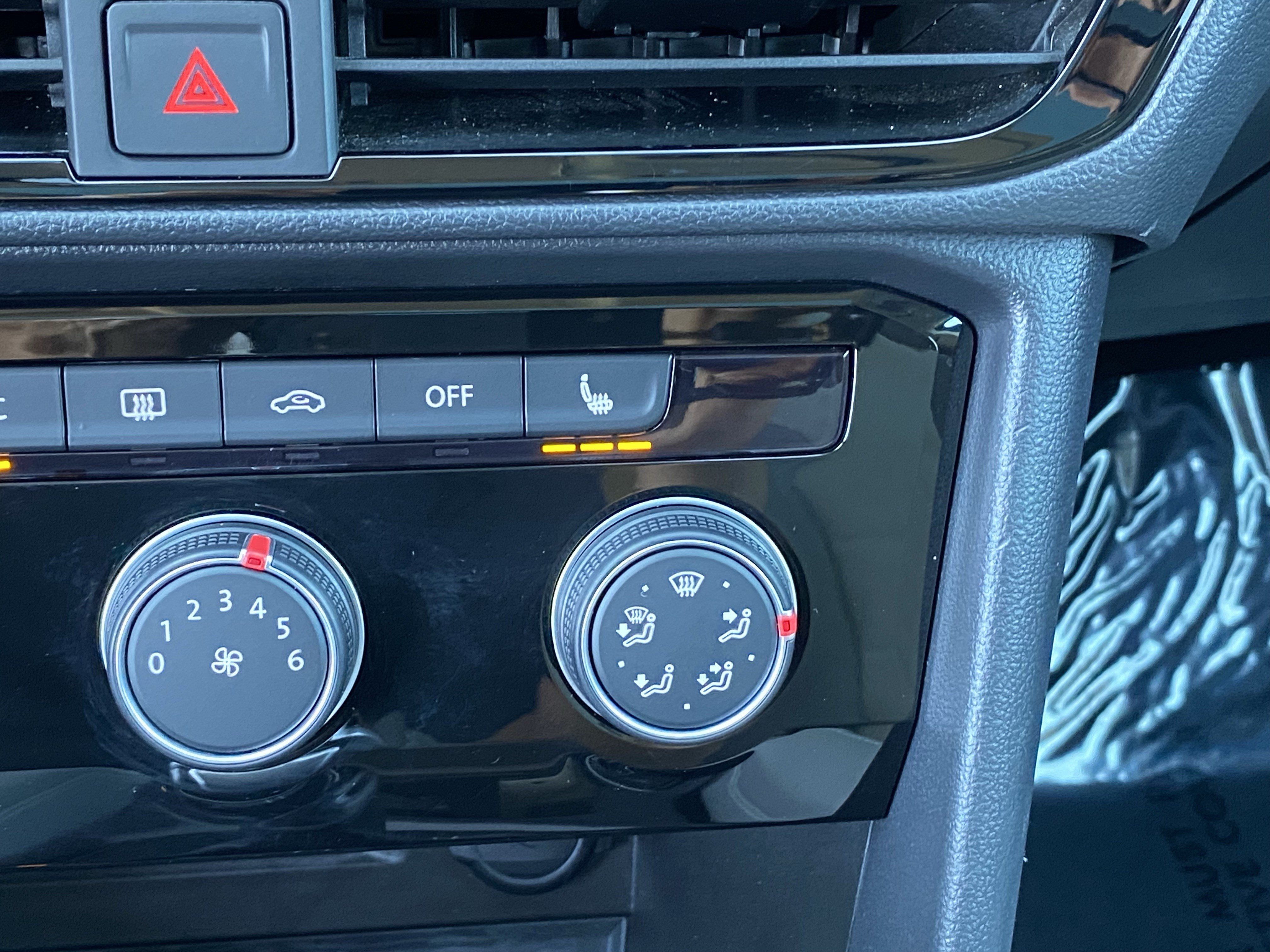 Certified 2023 Volkswagen Taos SE w/ Panoramic Sunroof Package FWD image 33