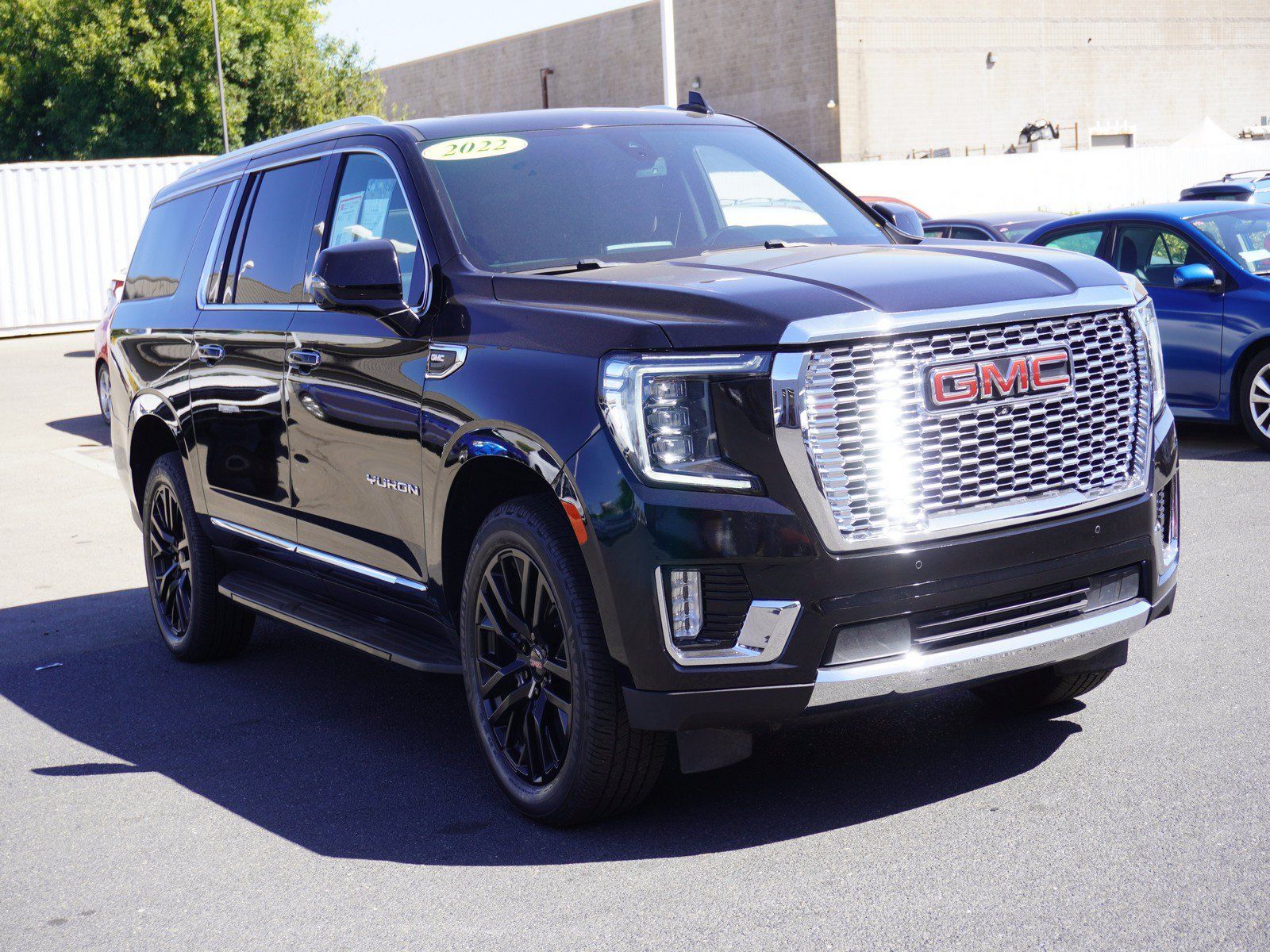 Used 2022 GMC Yukon XL SLT w/ SLT Premium Package AWD/4WD image 1