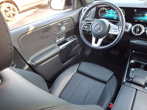 Used 2022 Mercedes-Benz GLB 250 4MATIC image 15