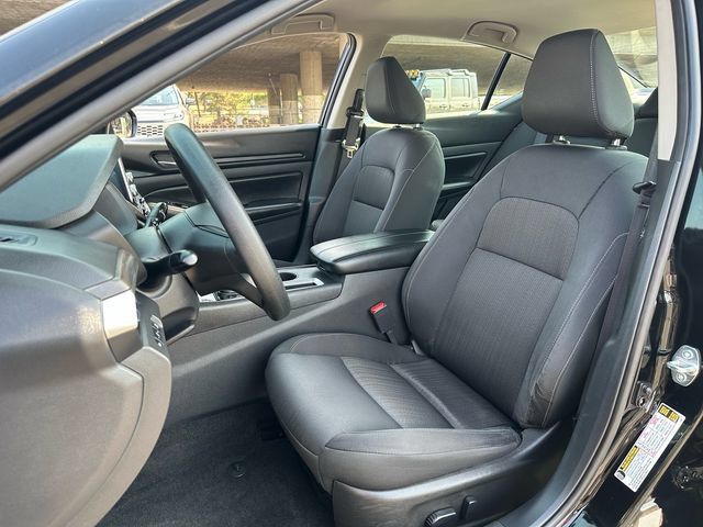 Used 2025 Nissan Altima 2.5 SV FWD image 9