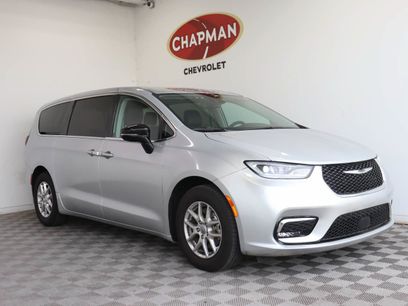 Used 2024 Chrysler Pacifica Touring-L
