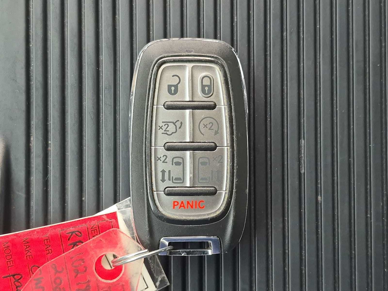 Used 2024 Chrysler Pacifica Limited FWD image 33