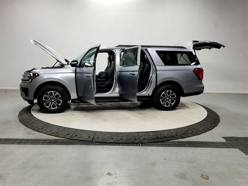 Used 2024 Ford Expedition Max XLT image 12