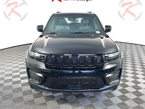 New 2025 Jeep Grand Cherokee Altitude image 2