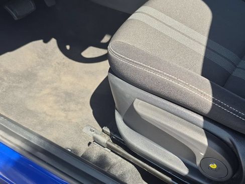 Used 2025 Hyundai Venue SEL FWD image 14