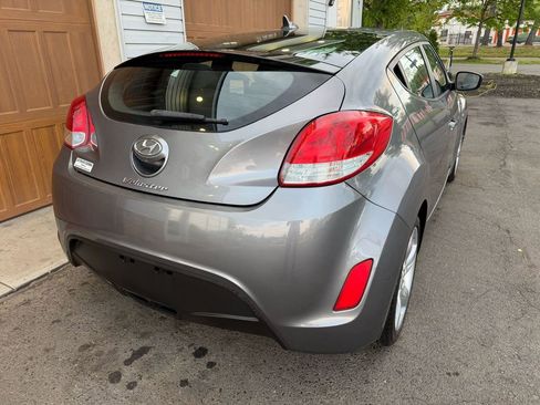 Used 2015 Hyundai Veloster FWD image 3