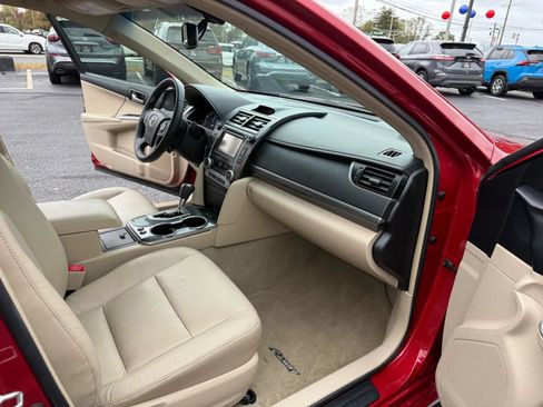 Used 2014 Toyota Camry XLE FWD image 40