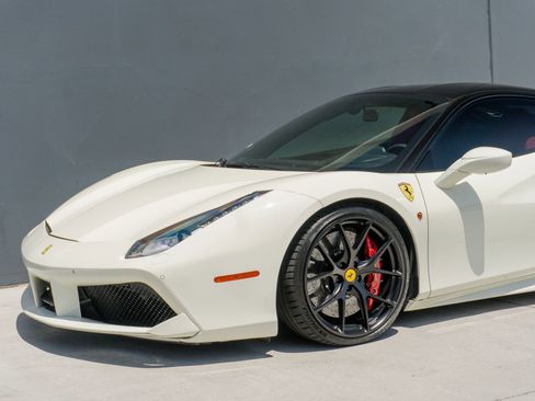 Used 2018 Ferrari 488 GTB RWD image 18