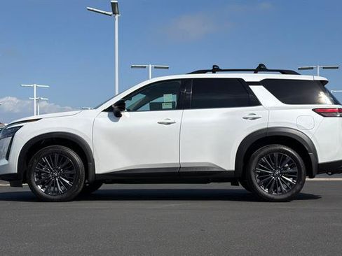 New 2026 Nissan Pathfinder SL w/ SL Premium Package AWD/4WD image 7