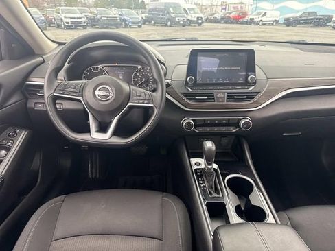 Used 2024 Nissan Altima 2.5 SV FWD image 14