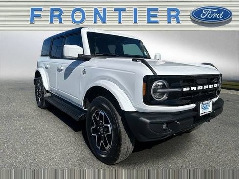 Used 2025 Ford Bronco Outer Banks AWD/4WD image 8